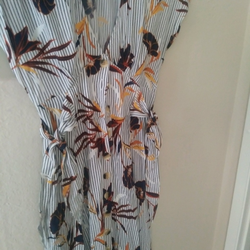 Dress - Picture 3 of 3